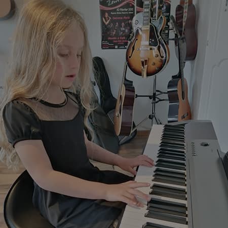 https://natacha.axirefweb.com/wp-content/uploads/2022/10/cours-de-piano-1.jpg